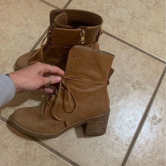 UGG Heeled Booties size 8 - Picture 5 of 9